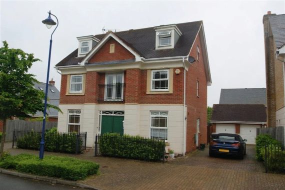 5 bedroom Detached f...